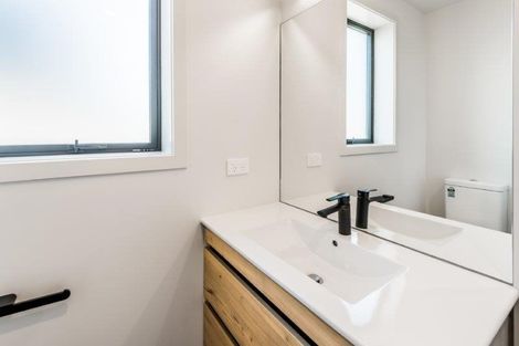 Photo of property in 1 Kapuka Lane, Wanaka, 9305