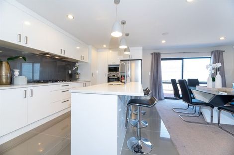 Photo of property in 7 Kahika Grove, Huapai, Kumeu, 0810