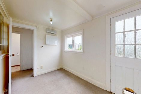 Photo of property in 88 Kelburn Parade, Kelburn, Wellington, 6012