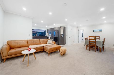 Photo of property in 60 Saralee Drive, Manurewa, Auckland, 2105