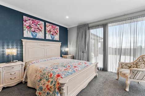 Photo of property in 18 Manurau Crescent, Merrilands, New Plymouth, 4312