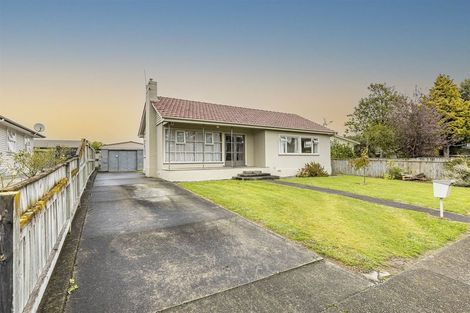Photo of property in 12 Antrim Place, Hokowhitu, Palmerston North, 4410