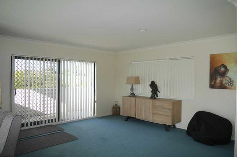 Photo of property in 4 Lorna Irene Drive, Raumati South, Paraparaumu, 5032