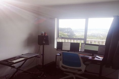 Photo of property in 10 Middlesex Place, Northland, Wellington, 6012