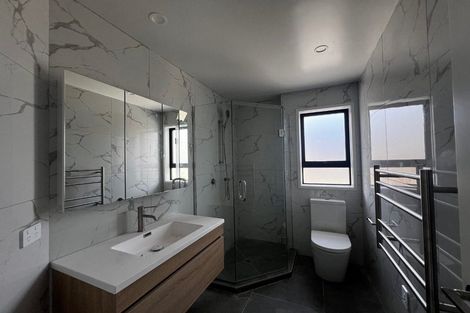 Photo of property in 2/21 Divich Avenue, Te Atatu South, Auckland, 0610