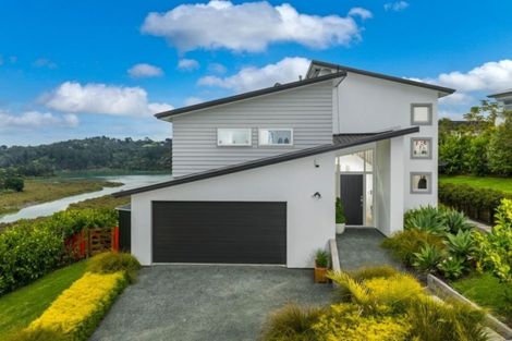 Photo of property in 84 Kittiwake Drive, Schnapper Rock, Auckland, 0632