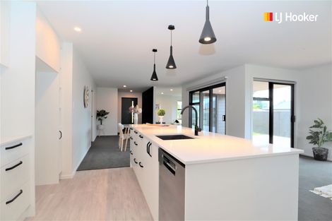 Photo of property in 5 North Foreland Street, Waihola, Milton, 9073