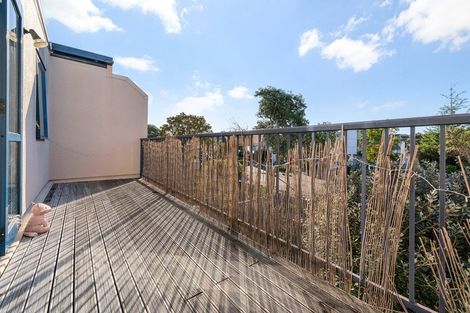 Photo of property in 3/11 John Jennings Drive, Oteha, Auckland, 0632