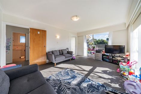 Photo of property in 120 Kings Crescent, Hutt Central, Lower Hutt, 5010