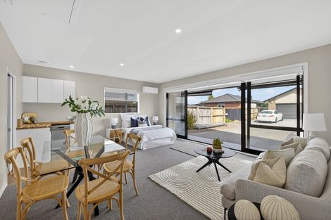 Photo of property in 15 Saint Peters Close, Woolston, Christchurch, 8062