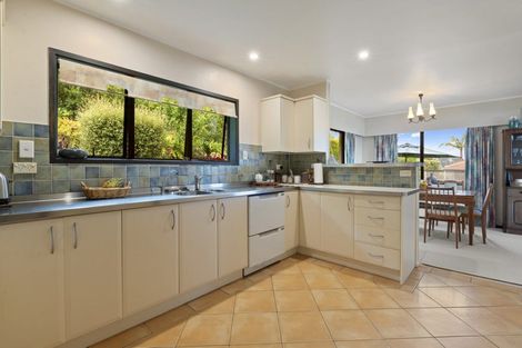 Photo of property in 32 Telstar Place, Beach Haven, Auckland, 0626