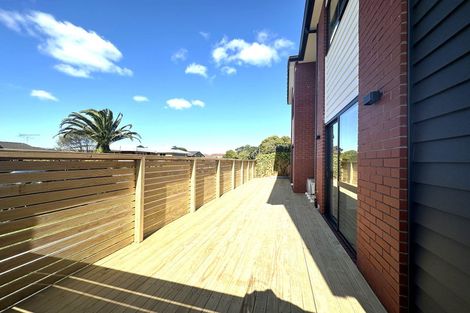 Photo of property in 25a Borrowdace Avenue, Botany Downs, Auckland, 2010