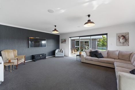 Photo of property in 7 Settlers Close, Whalers Gate, New Plymouth, 4310