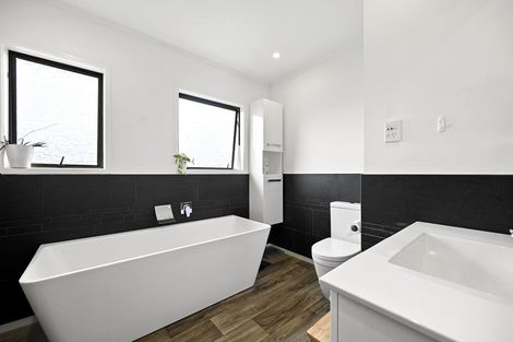 Photo of property in 26 Gilbass Avenue, Hamilton Lake, Hamilton, 3204