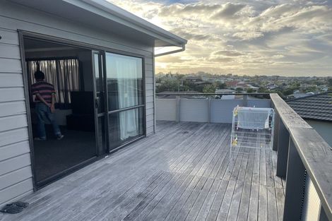 Photo of property in 136 Luckens Road, West Harbour, Auckland, 0618