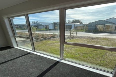 Photo of property in 24 Koru Loop, Paraparaumu, 5032