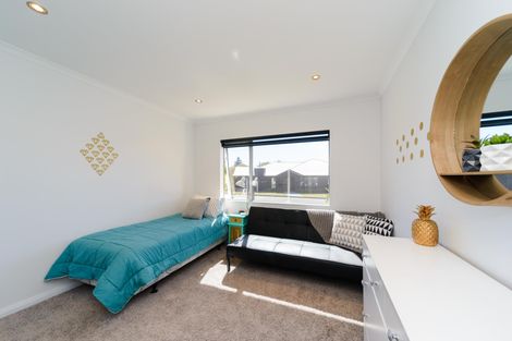 Photo of property in 6 D'urville Place, Kelvin Grove, Palmerston North, 4414