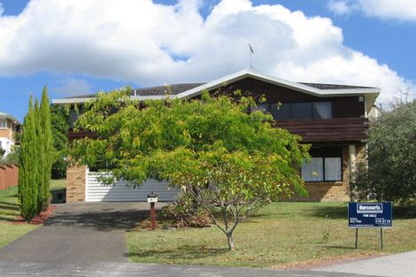 Photo of property in 21 Ballini Rise, West Harbour, Auckland, 0618