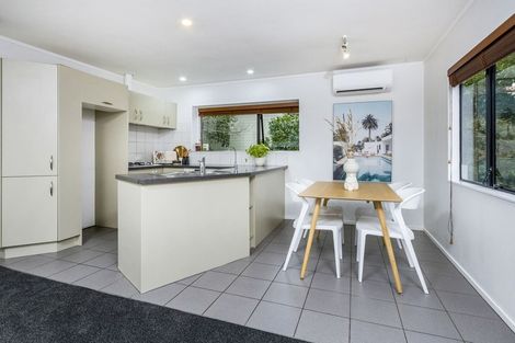 Photo of property in 2/23 Heathglen Place, Bayview, Auckland, 0629