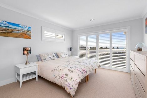 Photo of property in 18 Panorama Heights, Orewa, 0931