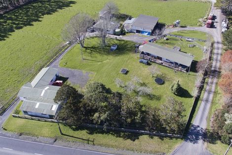 Photo of property in 43 Motu Road, Kumeu, 0891