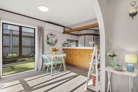 Photo of property in 2/10 Tobruk Crescent, Milford, Auckland, 0620