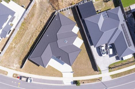 Photo of property in 65 Queen Charlotte Drive, Aotea, Porirua, 5024