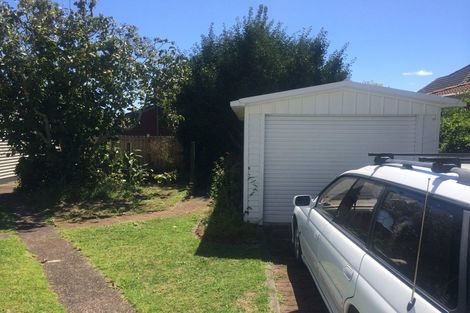 Photo of property in 19 Otakau Road, Milford, Auckland, 0620