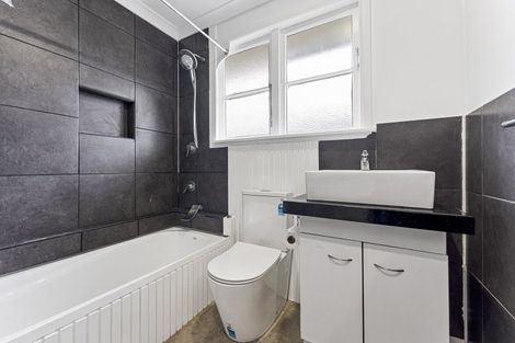 Photo of property in 19 Botanical Road, Takaro, Palmerston North, 4412