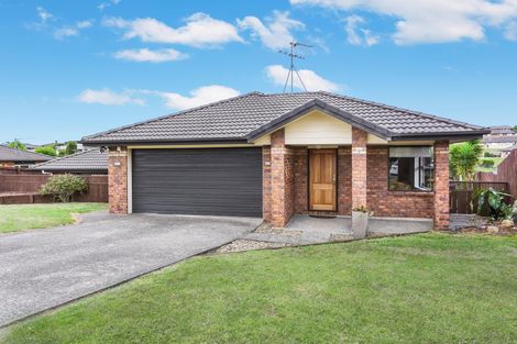 Photo of property in 11 Ina Ville Drive, Pukekohe, 2120