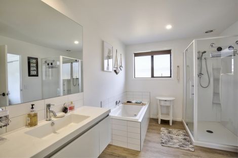 Photo of property in 39 Shepherd Road, Jacks Point, Queenstown, 9371