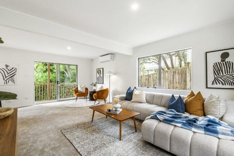 Photo of property in 2/128 Lynn Road, Bayview, Auckland, 0629