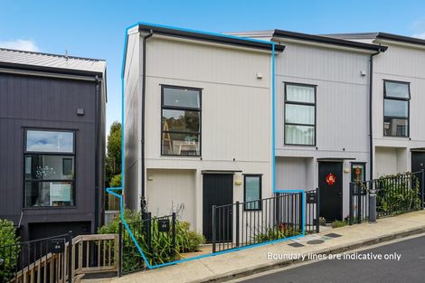 Photo of property in 22 Tokai Place, Glen Eden, 0602