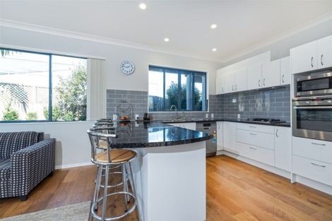 Photo of property in 3 Opal Close, Rosedale, Auckland, 0632