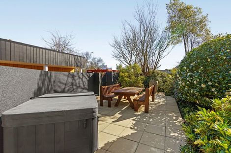 Photo of property in 28 Huntingdon Place, Avonhead, Christchurch, 8042