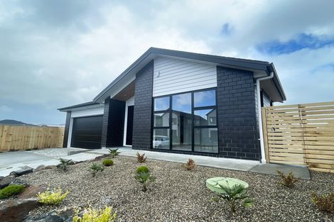 Photo of property in 31 Cara Avenue, Kumeu, 0810