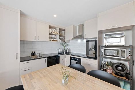 Photo of property in 27 Tuuhura Road, Pukekohe, 2120