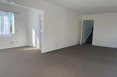 Photo of property in 1/12 De Thiery Place, Pakuranga Heights, Auckland, 2010