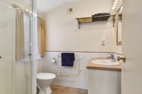 Photo of property in 35 Trotting Terrace, Fairview Heights, Auckland, 0632