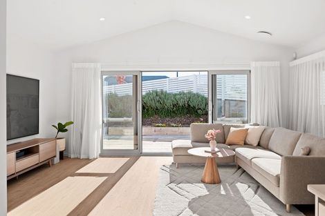 Photo of property in 1 Maanihi Drive, Rototuna North, Hamilton, 3210