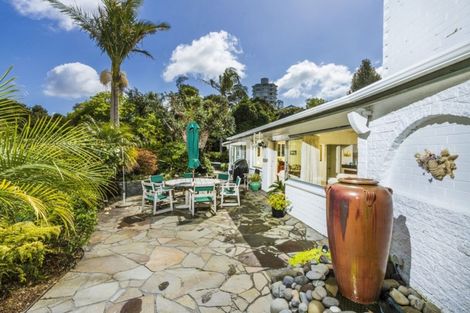 Photo of property in 25 Sylvan Park Avenue, Milford, Auckland, 0620