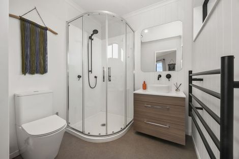 Photo of property in 82 Kotare Street, Waikanae, 5036