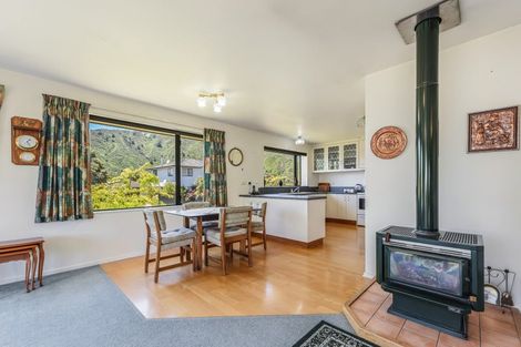 Photo of property in 20 Ranui Street, Waikawa, Picton, 7220