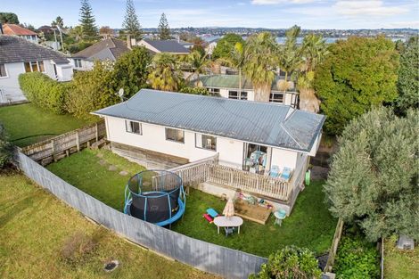 Photo of property in 25a Clairville Crescent, Wai O Taiki Bay, Auckland, 1072