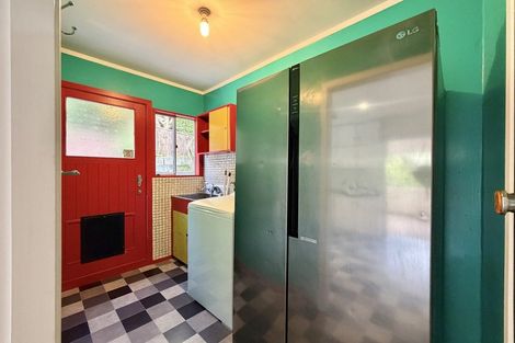 Photo of property in 33 Omega Street, Newlands, Wellington, 6037