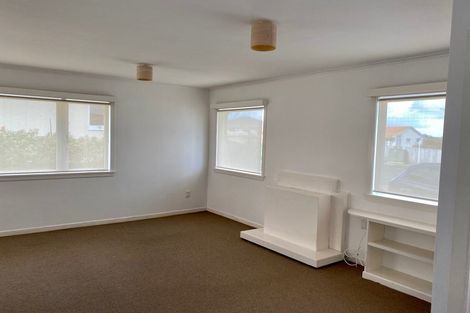 Photo of property in 12 Williamson Avenue, Belmont, Auckland, 0622