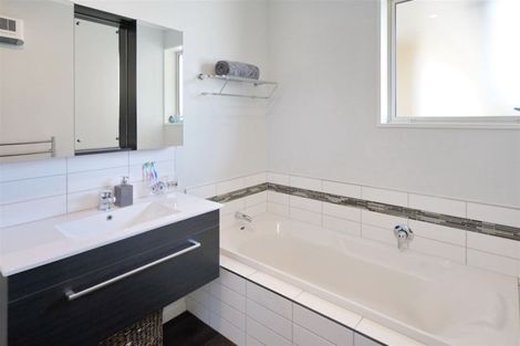 Photo of property in 14 Riverside Way, Amberley, 7410