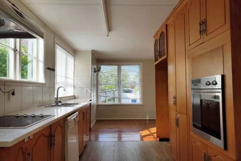 Photo of property in 7 Kaweka Street, New Lynn, Auckland, 0600