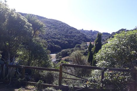 Photo of property in 73 Hungerford Road, Houghton Bay, Wellington, 6023