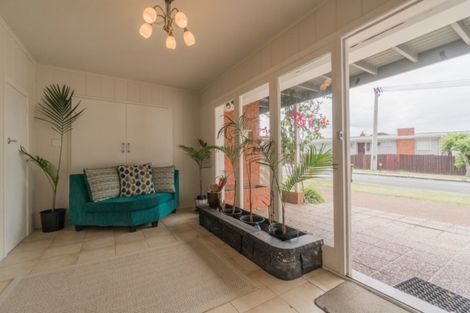 Photo of property in 281 Te Atatu Road, Te Atatu South, Auckland, 0610